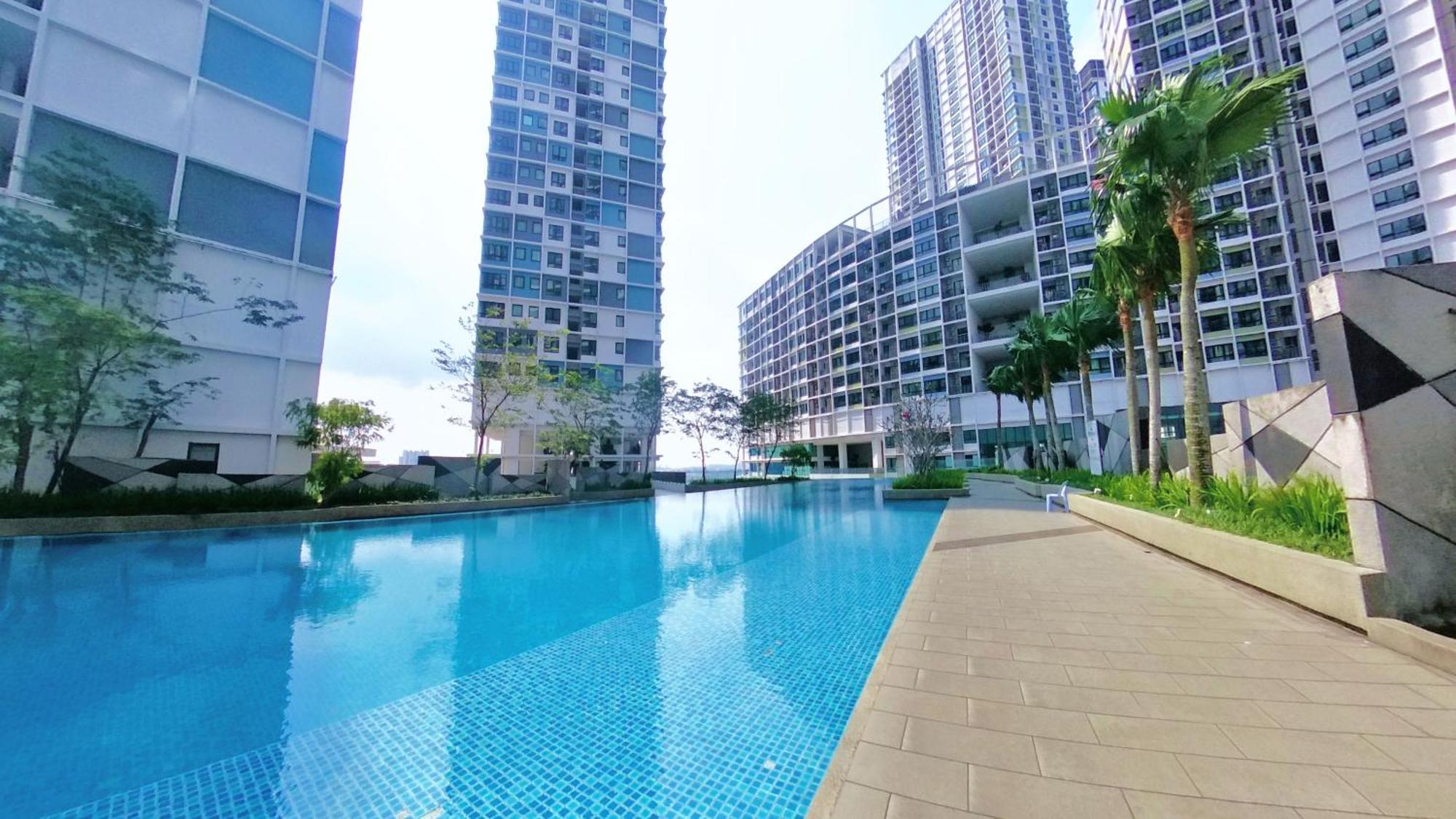 9Pax 2R2B Family Suite, I-City, I-Suite, Hyde, Beside Theme Park, Wifi 50-55" Smart Tv Shah Alam Luaran gambar